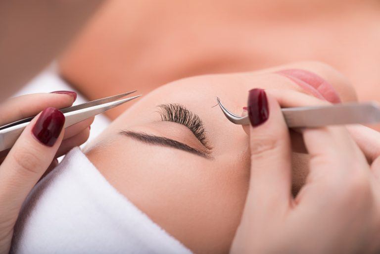 why-eyelashes-fall-out-and-how-to-stop-it-savvy-beauty-guide